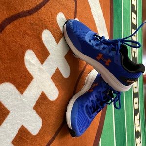 Kids tennis shoes